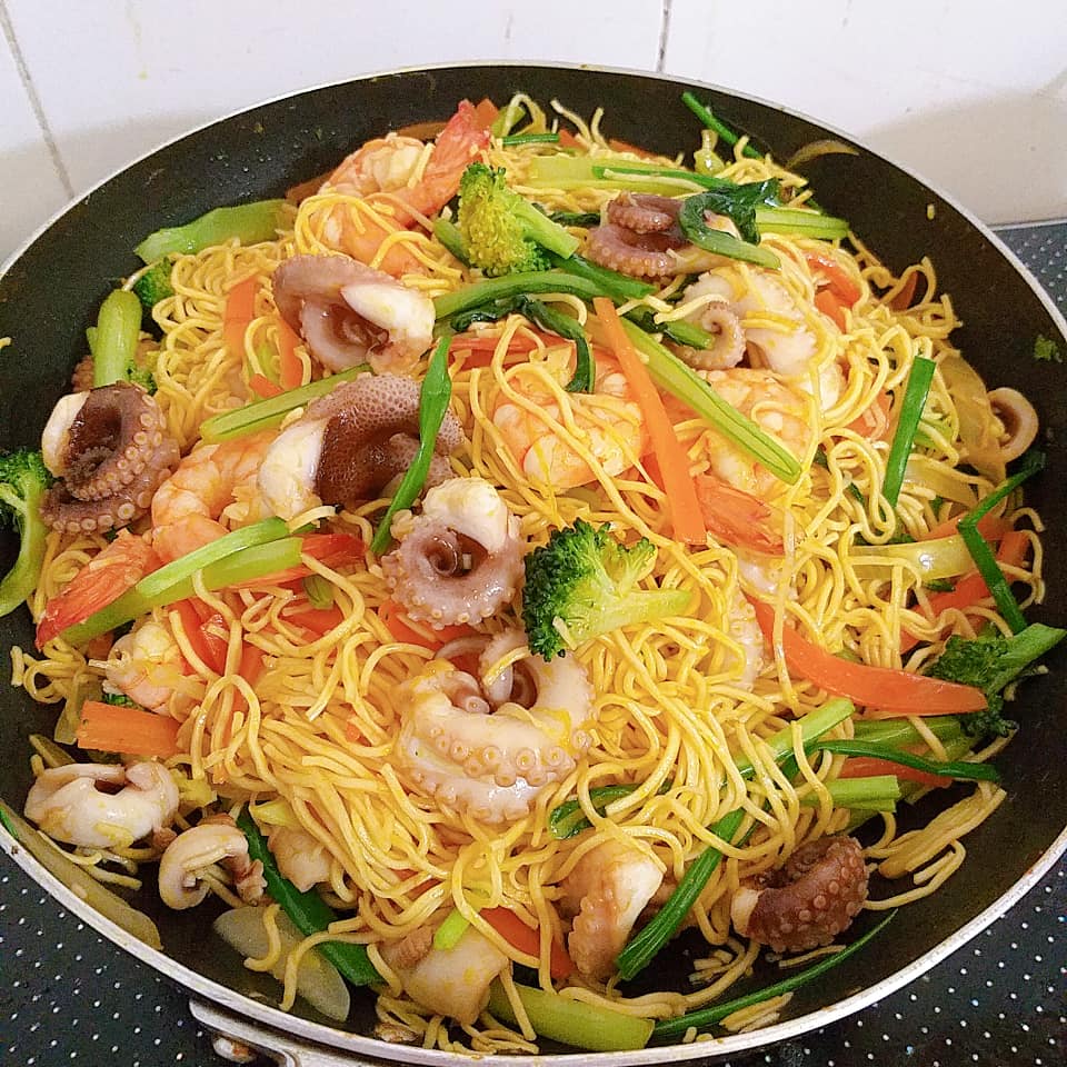 Mì xào hải sản