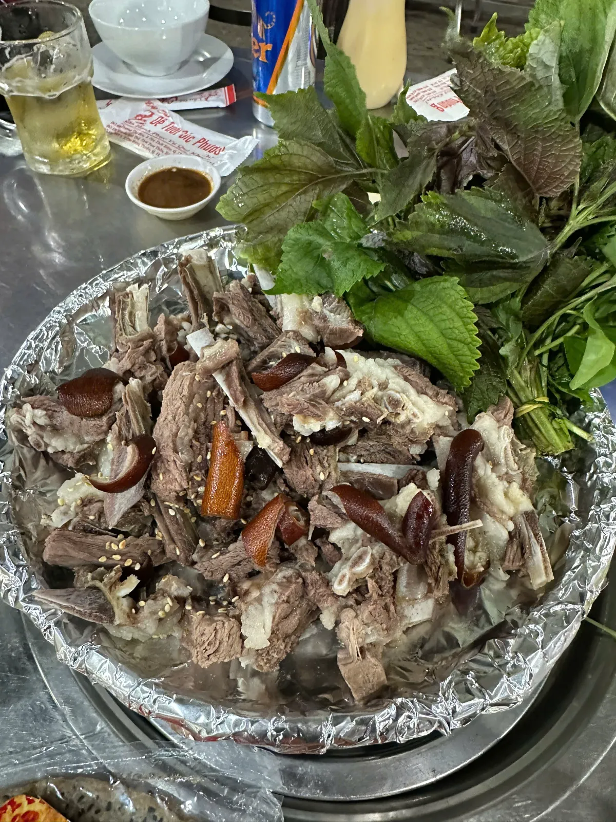 Phần sườn dê quay thơm lừng xém cạnh